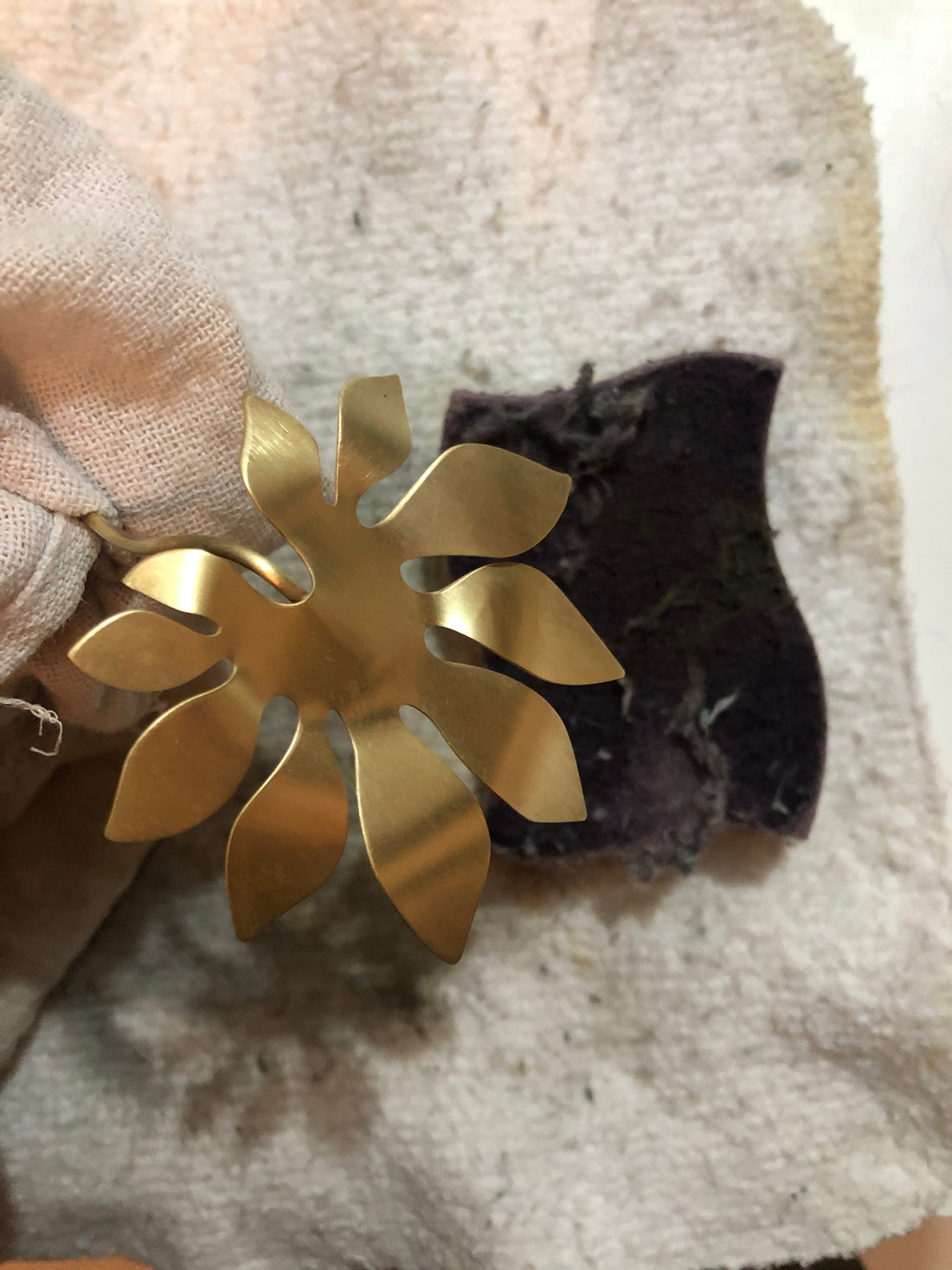 Limpeza de joias e objetos de latão