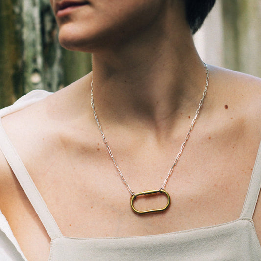 Mosquetão de Latão com corrente de Prata