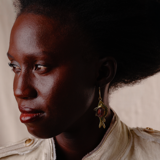 Brinco Argola Peixe Mariquita com Quartzo Morango