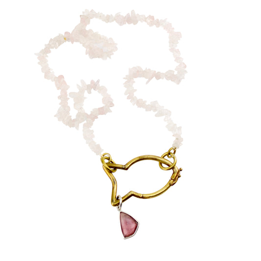 Colar Mosquetão Peixe e Quartzo Rosa e Pingente Turmalina Rosa