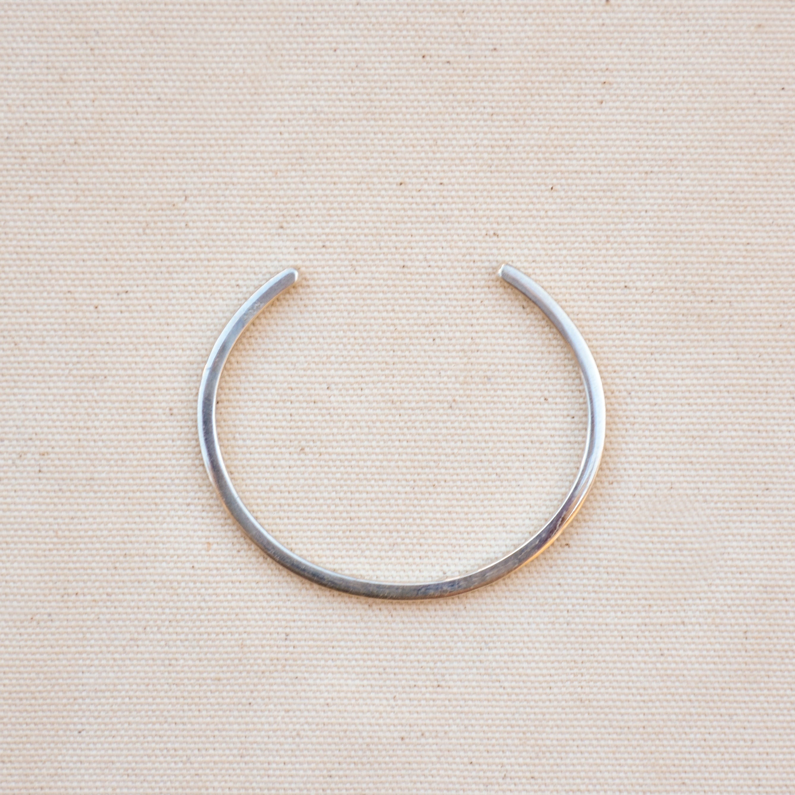 Bracelete quadrado fino de prata
