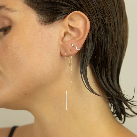 Brinco Corrente de Ouro 18K com Pêndulo de Prata para 2 Furos