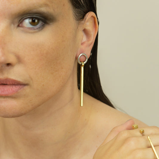 Brinco Círculo de Prata com Haste