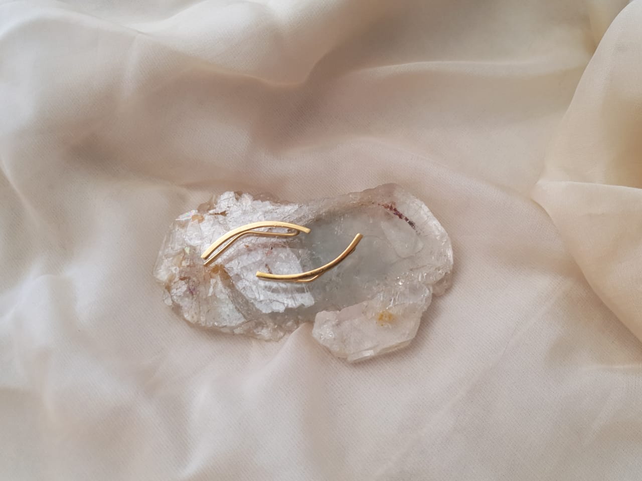 Brinco arco de ouro (earcuff)