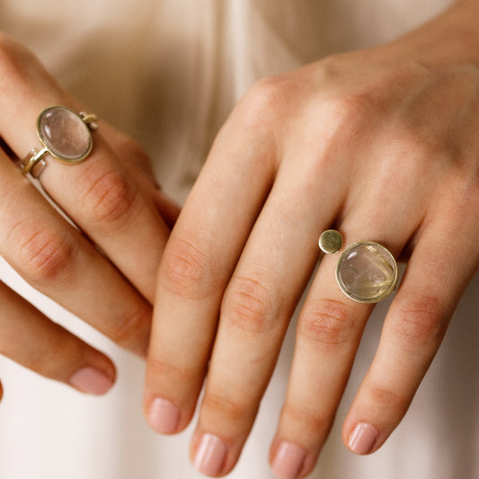 Anel Quartzo Rutilado e Círculo de Latão
