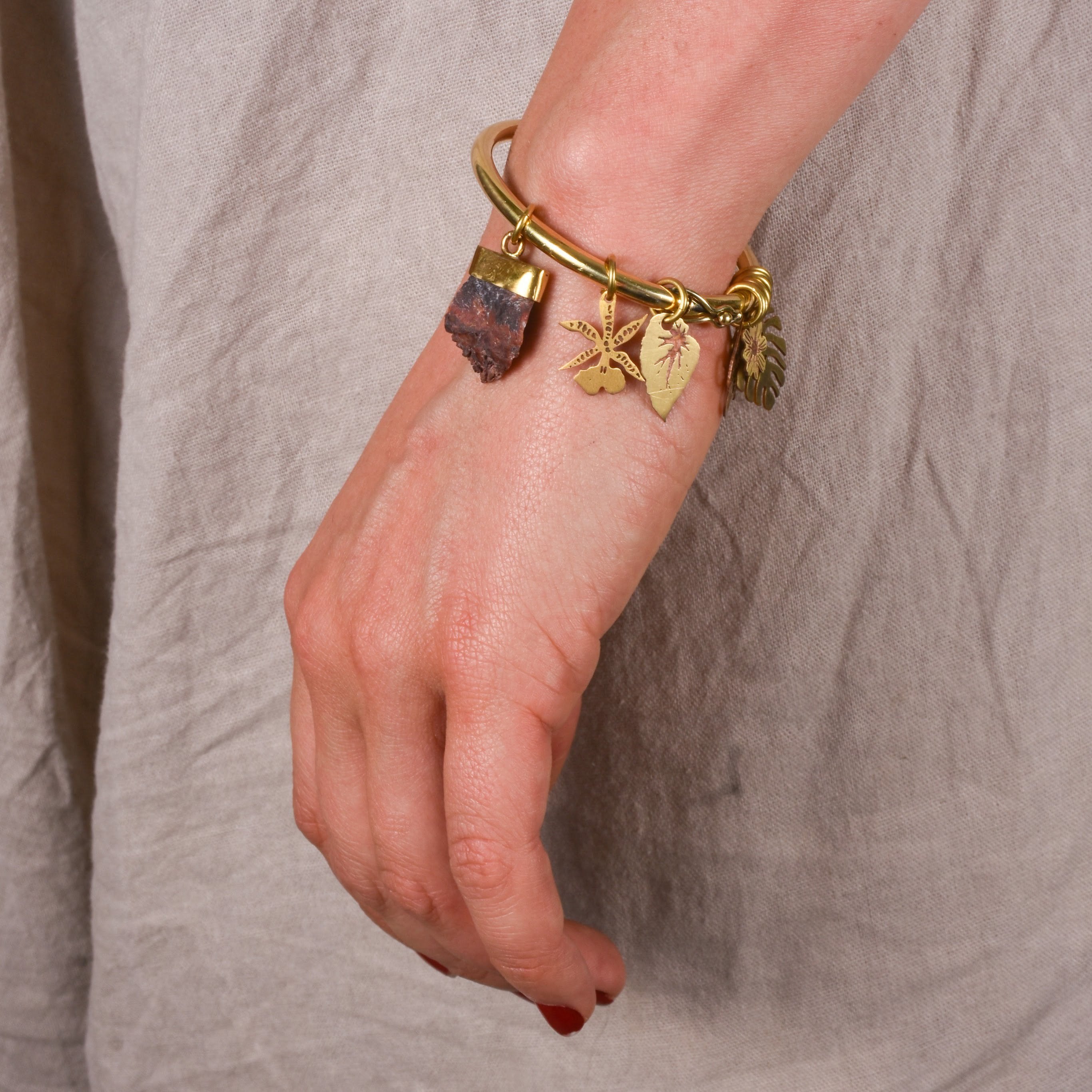 Pingente de folha, flor ou inseto para bracelete ou colar